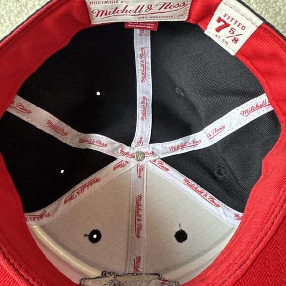 Mitchell & Ness Vintage Chicago Blackhawks NHL Fitted Hat 7 5/8 Black Red White - Picture 7 of 7